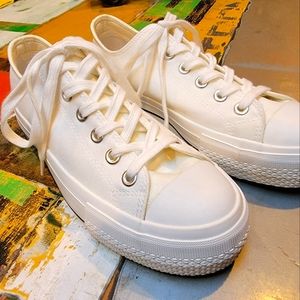 White Sneakers NEW Size 8-1/2 Womens